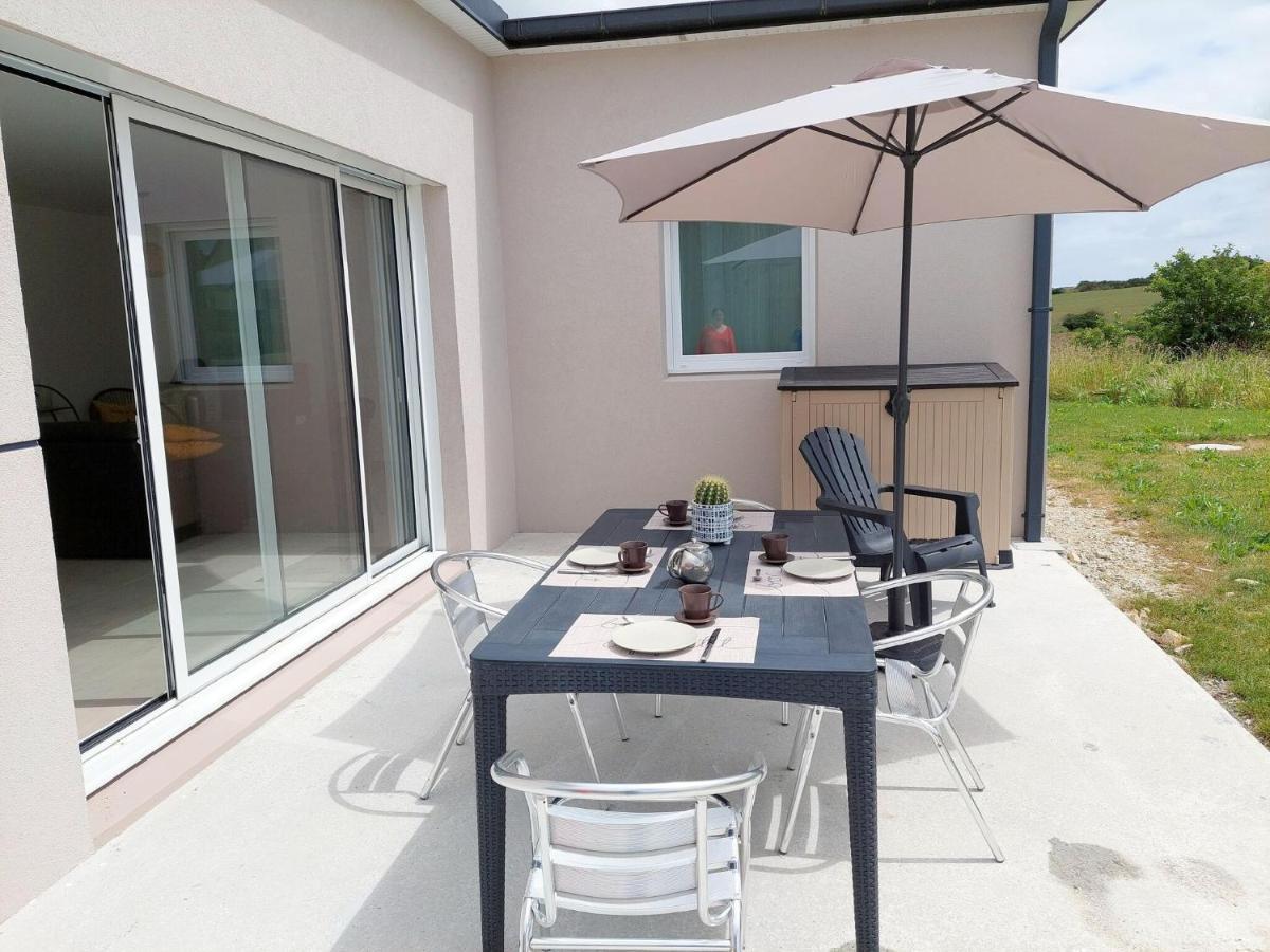 Single Storey Holiday Home In Cléder Kültér fotó
