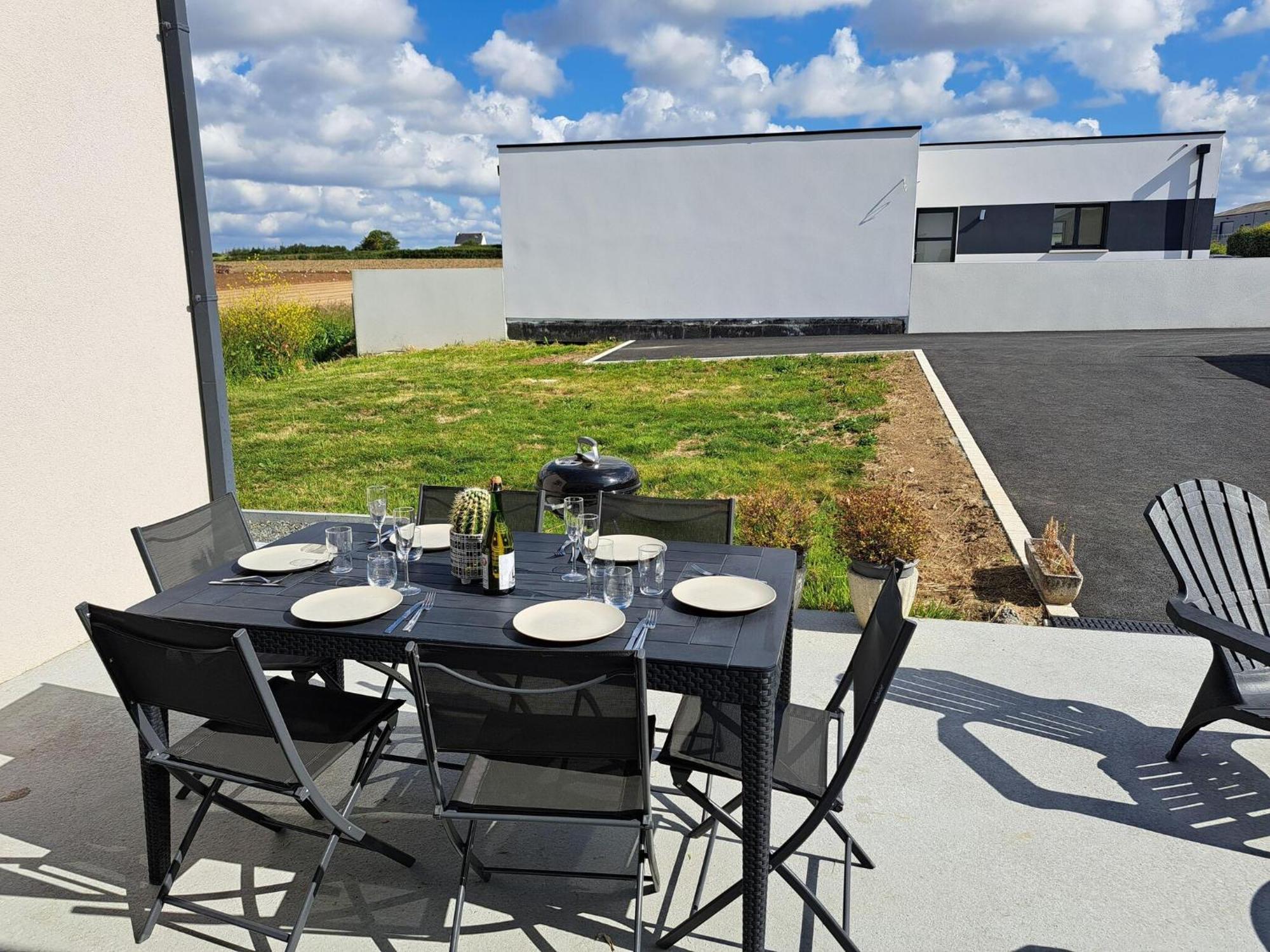 Single Storey Holiday Home In Cléder Kültér fotó
